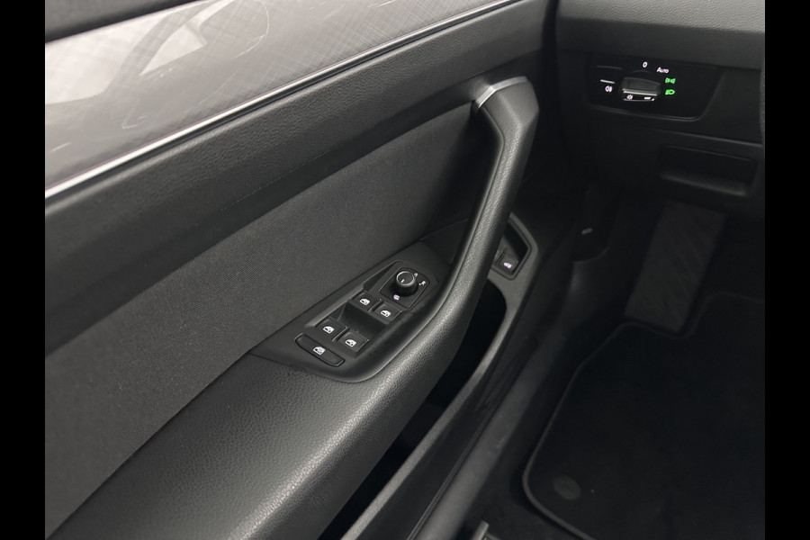 Volkswagen Passat 1.4 TSI GTE Business (Plug-In) (INCL-BTW) Aut. *FULL-LED | DIGI-COCKPIT | ADAPTIVE-CRUISE | NAVI-FULLMAP | KEYLESS | DAB+ | COMFORT-SEATS | SHIFTPADDLES | PRIVACY-GLASS | PDC | CAMERA | CARPLAY | 17''ALU*