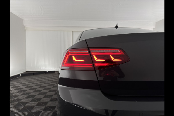 Volkswagen Passat 1.4 TSI GTE Business (Plug-In) (INCL-BTW) Aut. *FULL-LED | DIGI-COCKPIT | ADAPTIVE-CRUISE | NAVI-FULLMAP | KEYLESS | DAB+ | COMFORT-SEATS | SHIFTPADDLES | PRIVACY-GLASS | PDC | CAMERA | CARPLAY | 17''ALU*