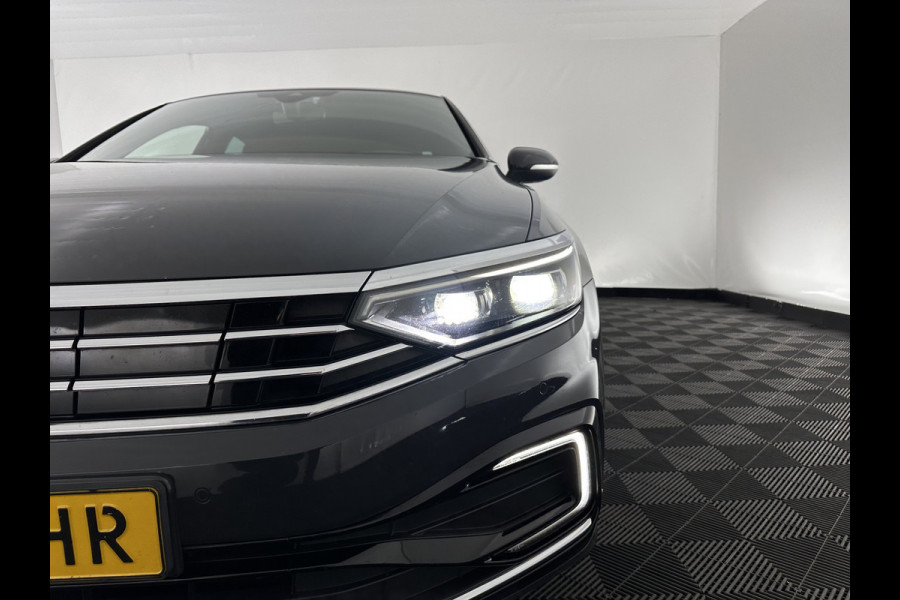 Volkswagen Passat 1.4 TSI GTE Business (Plug-In) (INCL-BTW) Aut. *FULL-LED | DIGI-COCKPIT | ADAPTIVE-CRUISE | NAVI-FULLMAP | KEYLESS | DAB+ | COMFORT-SEATS | SHIFTPADDLES | PRIVACY-GLASS | PDC | CAMERA | CARPLAY | 17''ALU*