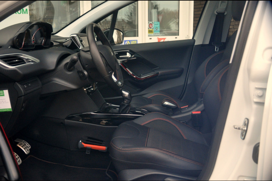 Peugeot 2008 1.2 PureTech GT-line | Panoramadak | Trekhaak | All Season Banden