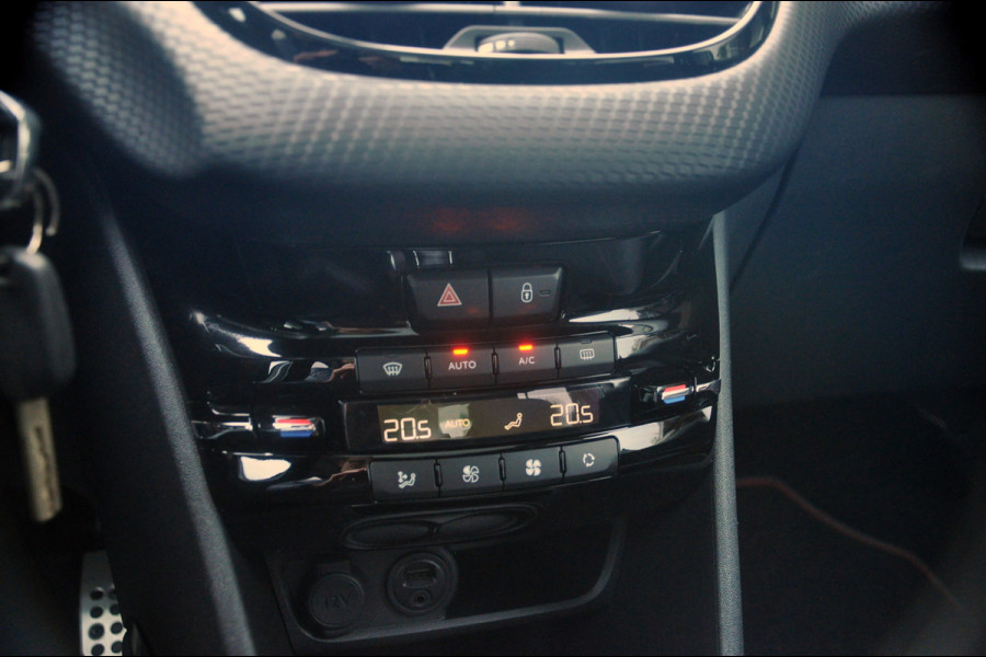 Peugeot 2008 1.2 PureTech GT-line | Panoramadak | Trekhaak | All Season Banden