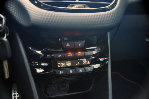 Peugeot 2008 1.2 PureTech GT-line | Panoramadak | Trekhaak | All Season Banden