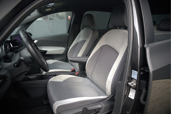 Volkswagen ID.3 First Plus 58 kWh | Stoelverwarming | Stuurverwarming | Camera | Adaptive Cruise Control | Navigatie | Keyless | Parkeersensoren | LED | Apple Carplay | BTW | NAP |