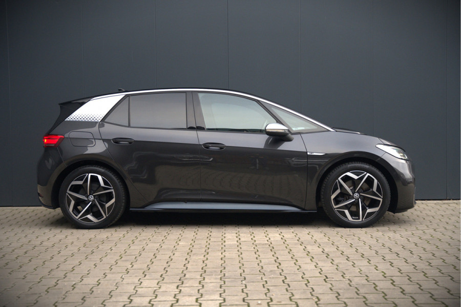 Volkswagen ID.3 First Plus 58 kWh | Stoelverwarming | Stuurverwarming | Camera | Adaptive Cruise Control | Navigatie | Keyless | Parkeersensoren | LED | Apple Carplay | BTW | NAP |