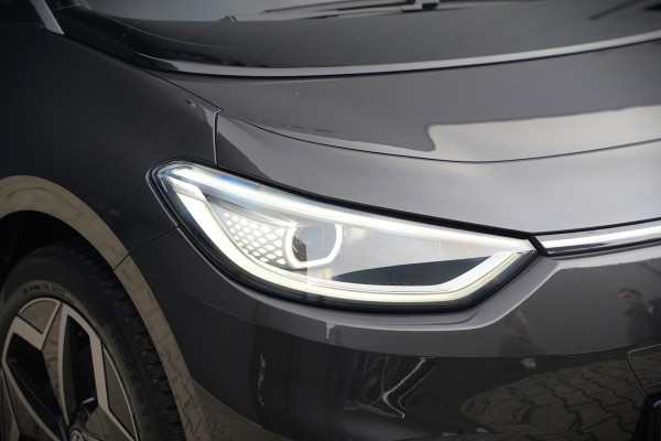Volkswagen ID.3 First Plus 58 kWh | Stoelverwarming | Stuurverwarming | Camera | Adaptive Cruise Control | Navigatie | Keyless | Parkeersensoren | LED | Apple Carplay | BTW | NAP |