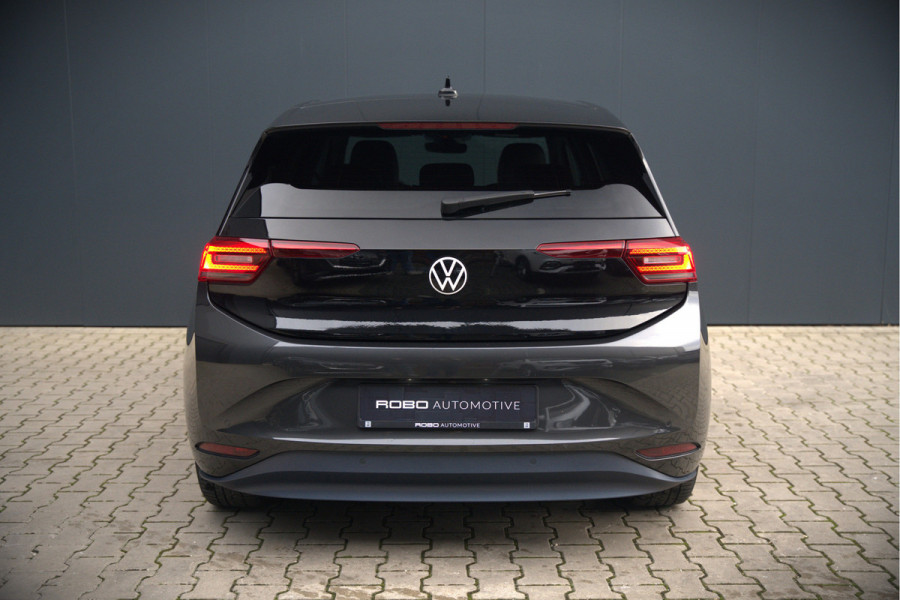 Volkswagen ID.3 First Plus 58 kWh | Stoelverwarming | Stuurverwarming | Camera | Adaptive Cruise Control | Navigatie | Keyless | Parkeersensoren | LED | Apple Carplay | BTW | NAP |