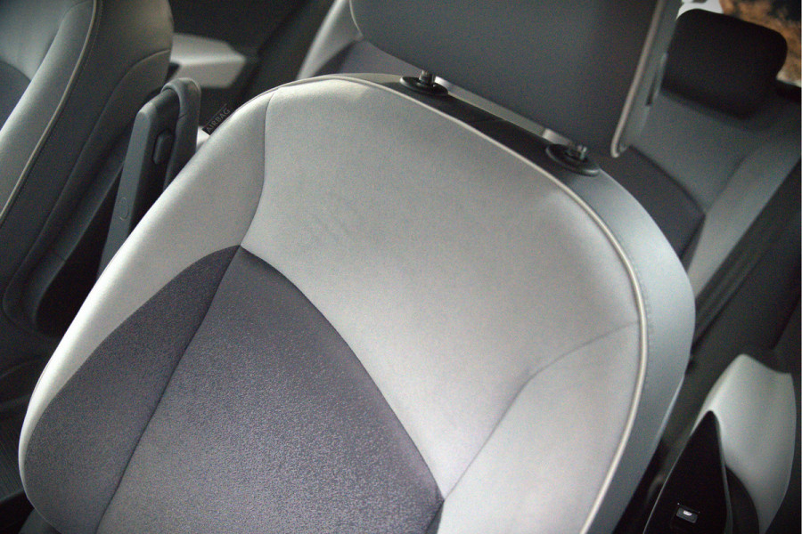 Volkswagen ID.3 First Plus 58 kWh | Stoelverwarming | Stuurverwarming | Camera | Adaptive Cruise Control | Navigatie | Keyless | Parkeersensoren | LED | Apple Carplay | BTW | NAP |