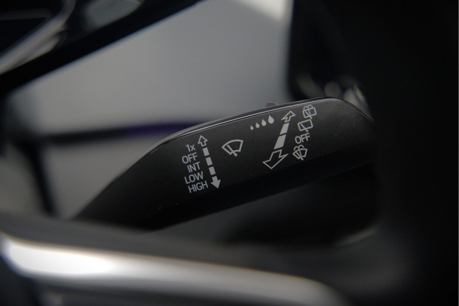 Volkswagen ID.3 First Plus 58 kWh | Stoelverwarming | Stuurverwarming | Camera | Adaptive Cruise Control | Navigatie | Keyless | Parkeersensoren | LED | Apple Carplay | BTW | NAP |