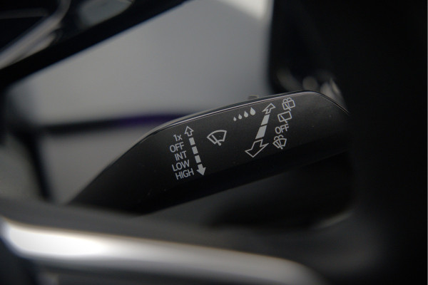 Volkswagen ID.3 First Plus 58 kWh | Stoelverwarming | Stuurverwarming | Camera | Adaptive Cruise Control | Navigatie | Keyless | Parkeersensoren | LED | Apple Carplay | BTW | NAP |