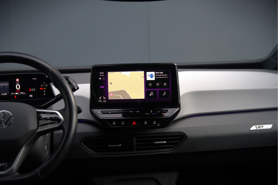 Volkswagen ID.3 First Plus 58 kWh | Stoelverwarming | Stuurverwarming | Camera | Adaptive Cruise Control | Navigatie | Keyless | Parkeersensoren | LED | Apple Carplay | BTW | NAP |