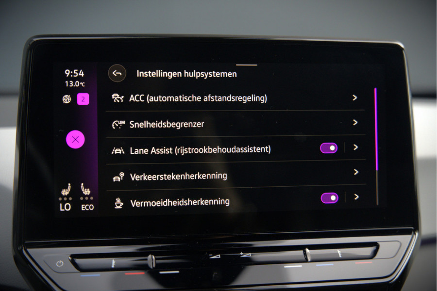 Volkswagen ID.3 First Plus 58 kWh | Stoelverwarming | Stuurverwarming | Camera | Adaptive Cruise Control | Navigatie | Keyless | Parkeersensoren | LED | Apple Carplay | BTW | NAP |
