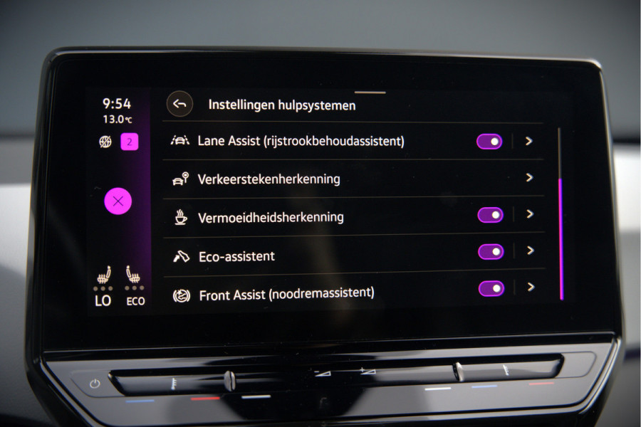 Volkswagen ID.3 First Plus 58 kWh | Stoelverwarming | Stuurverwarming | Camera | Adaptive Cruise Control | Navigatie | Keyless | Parkeersensoren | LED | Apple Carplay | BTW | NAP |