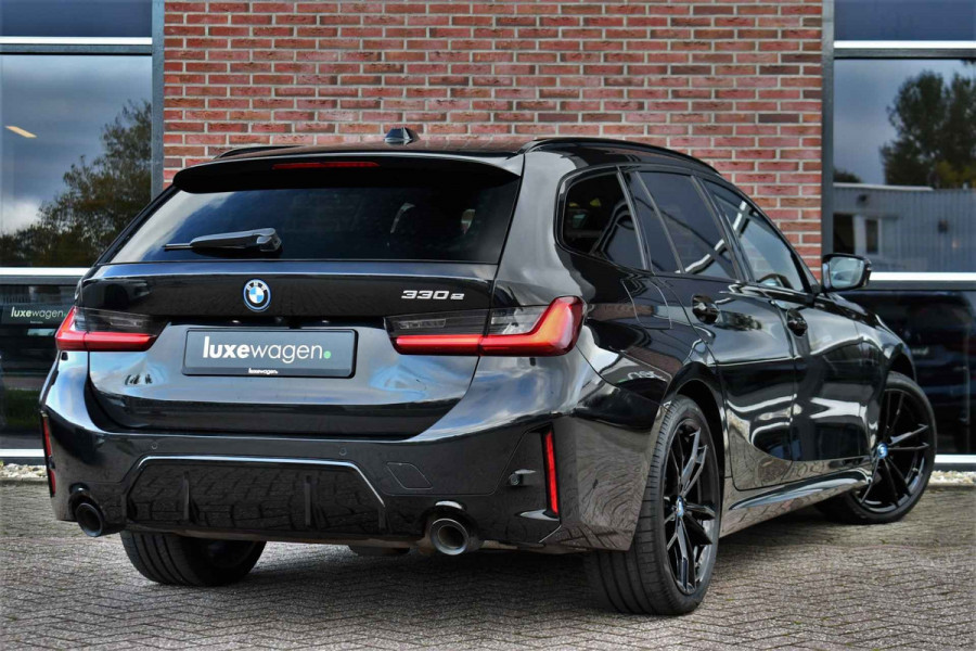 BMW 3 Serie Touring 330e M-Sport Pano ACC Trekh H/K HUD Stuurverw