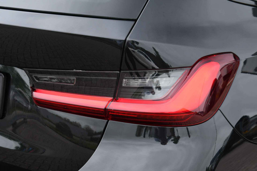 BMW 3 Serie Touring 330e M-Sport Pano ACC Trekh H/K HUD Stuurverw