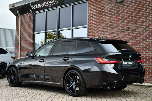 BMW 3 Serie Touring 330e M-Sport Pano ACC Trekh H/K HUD Stuurverw