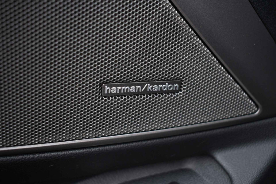 BMW 3 Serie Touring 330e M-Sport Pano ACC Trekh H/K HUD Stuurverw