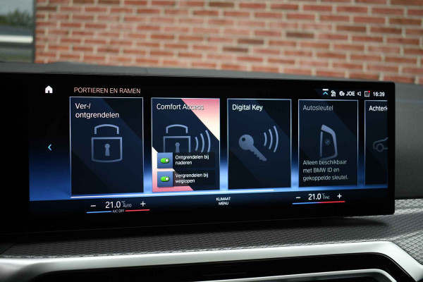 BMW 3 Serie Touring 330e M-Sport Pano ACC Trekh H/K HUD Stuurverw