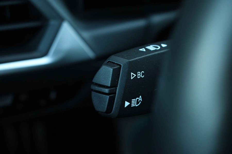 BMW 3 Serie Touring 330e M-Sport Pano ACC Trekh H/K HUD Stuurverw