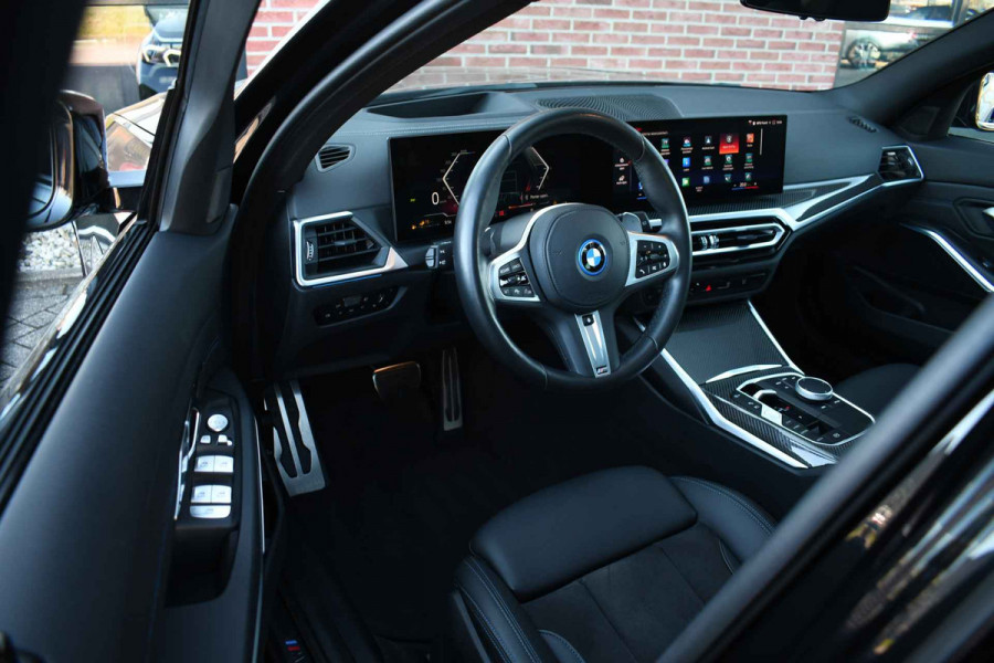 BMW 3 Serie Touring 330e M-Sport Pano ACC Trekh H/K HUD Stuurverw