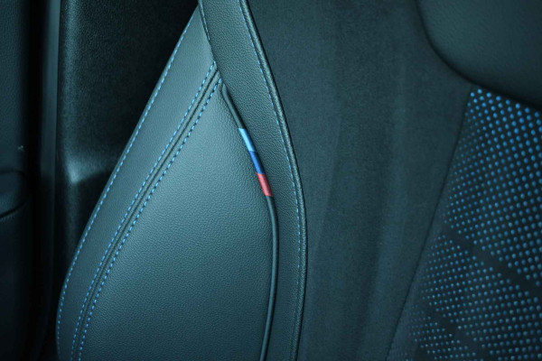 BMW 3 Serie Touring 330e M-Sport Pano ACC Trekh H/K HUD Stuurverw