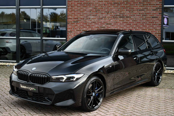 BMW 3 Serie Touring 330e M-Sport Pano ACC Trekh H/K HUD Stuurverw