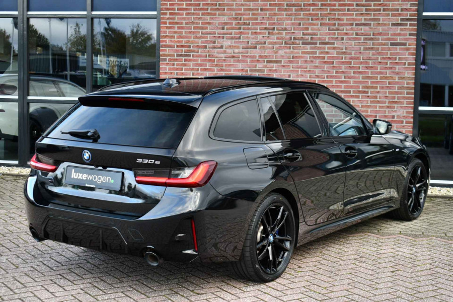 BMW 3 Serie Touring 330e M-Sport Pano ACC Trekh H/K HUD Stuurverw