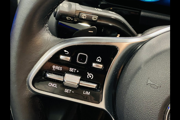 Mercedes-Benz EQA 250 // 18" Velgen // Privacy Glass // Easy pack achterklep // Dodehoekassistent // Sfeerverlichting // Apple Play // Android Aut