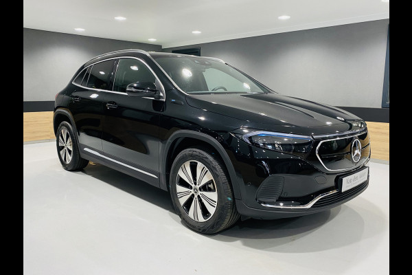 Mercedes-Benz EQA 250 // 18" Velgen // Privacy Glass // Easy pack achterklep // Dodehoekassistent // Sfeerverlichting // Apple Play // Android Aut