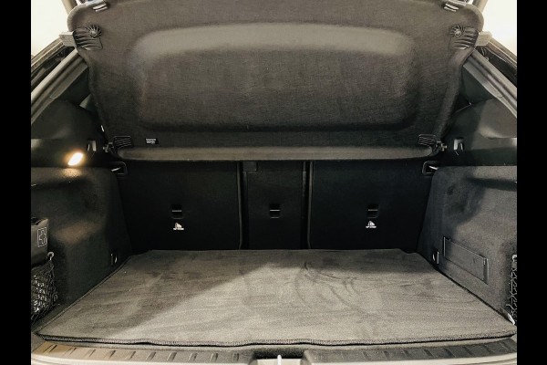 Mercedes-Benz EQA 250 // 18" Velgen // Privacy Glass // Easy pack achterklep // Dodehoekassistent // Sfeerverlichting // Apple Play // Android Aut
