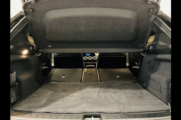 Mercedes-Benz EQA 250 // 18" Velgen // Privacy Glass // Easy pack achterklep // Dodehoekassistent // Sfeerverlichting // Apple Play // Android Aut
