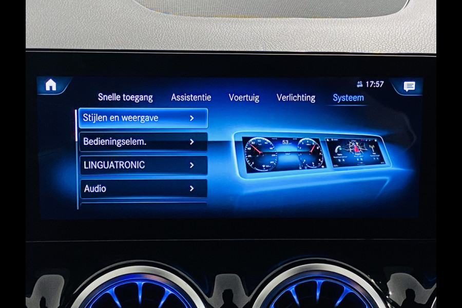 Mercedes-Benz EQA 250 // 18" Velgen // Privacy Glass // Easy pack achterklep // Dodehoekassistent // Sfeerverlichting // Apple Play // Android Aut