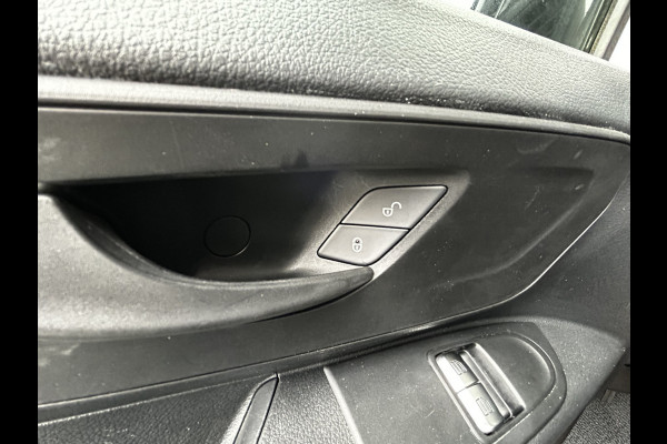 Mercedes-Benz Vito 110 CDI L2 Lang RWD // Airco // Achterklep // 12 mnd Garantie // 2000kg // Bank // Radio // CV // Betimmering // Wieldoppen