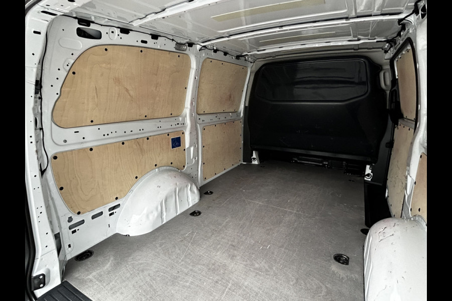 Mercedes-Benz Vito 110 CDI L2 Lang RWD // Airco // Achterklep // 12 mnd Garantie // 2000kg // Bank // Radio // CV // Betimmering // Wieldoppen