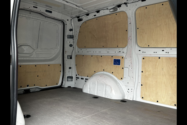 Mercedes-Benz Vito 110 CDI L2 Lang RWD // Airco // Achterklep // 12 mnd Garantie // 2000kg // Bank // Radio // CV // Betimmering // Wieldoppen