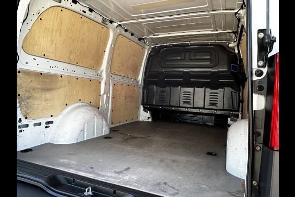 Mercedes-Benz Vito 110 CDI L2 Lang // Trekhaak // Airco // Achterklep // 12 mnd Garantie // Bank // Radio // CV // Betimmering // Wieldoppen