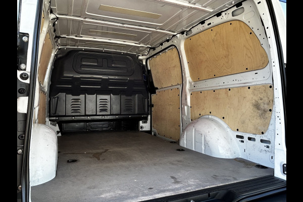 Mercedes-Benz Vito 110 CDI L2 Lang // Trekhaak // Airco // Achterklep // 12 mnd Garantie // Bank // Radio // CV // Betimmering // Wieldoppen