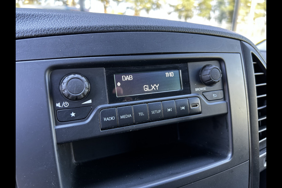 Mercedes-Benz Vito 110 CDI L2 Lang // Trekhaak // Airco // Achterklep // 12 mnd Garantie // Bank // Radio // CV // Betimmering // Wieldoppen