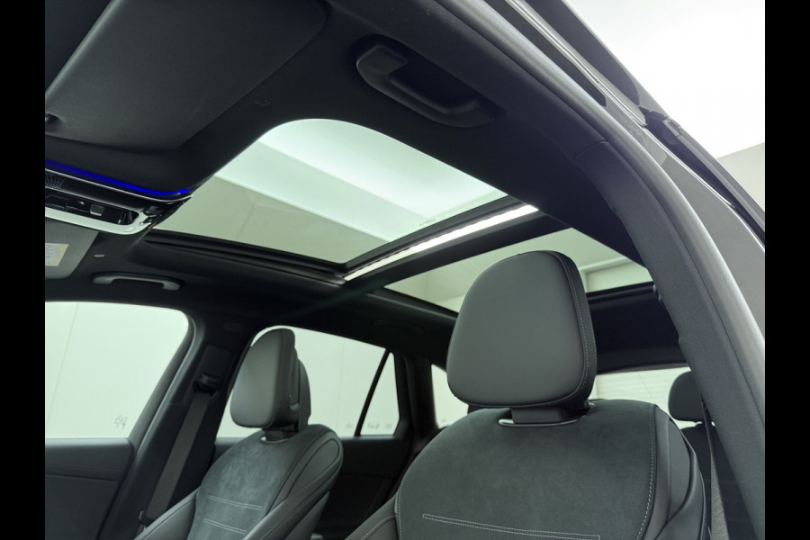 Mercedes-Benz GLC 400e 4Matic AMG // Trekhaak // Luchtvering // Meesturende Achteras // Panoramadak // Nightpakket // 360 Camera // Digital Light