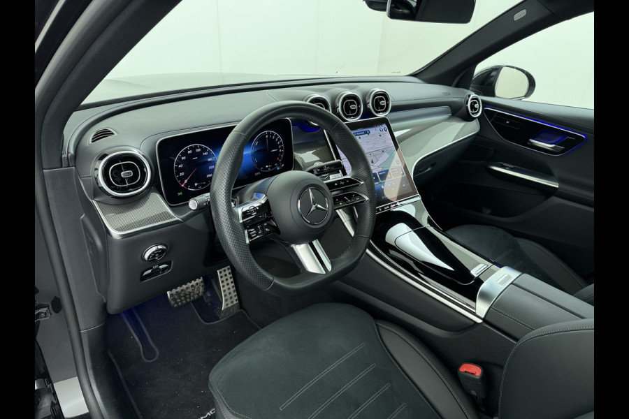 Mercedes-Benz GLC 400e 4Matic AMG // Trekhaak // Luchtvering // Meesturende Achteras // Panoramadak // Nightpakket // 360 Camera // Digital Light
