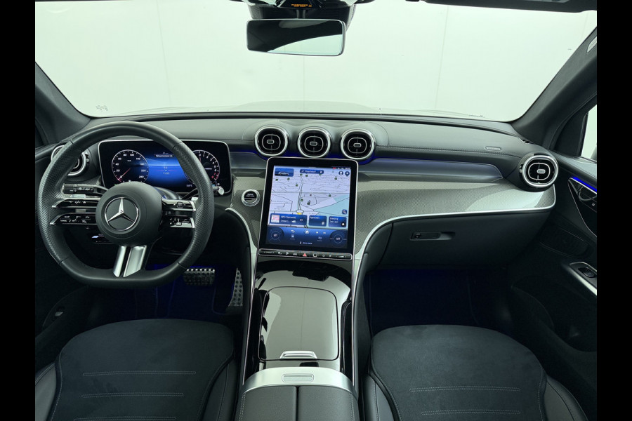 Mercedes-Benz GLC 400e 4Matic AMG // Trekhaak // Luchtvering // Meesturende Achteras // Panoramadak // Nightpakket // 360 Camera // Digital Light