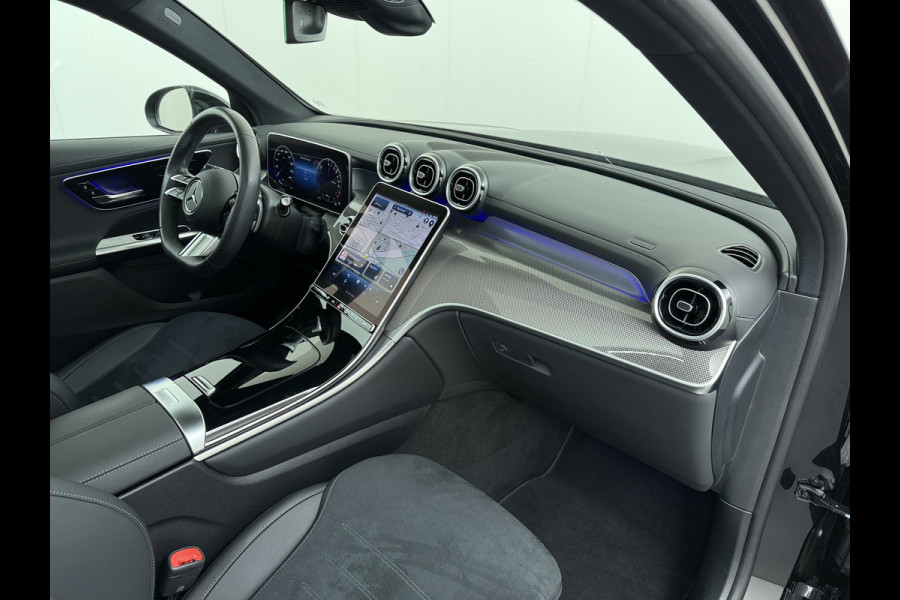 Mercedes-Benz GLC 400e 4Matic AMG // Trekhaak // Luchtvering // Meesturende Achteras // Panoramadak // Nightpakket // 360 Camera // Digital Light