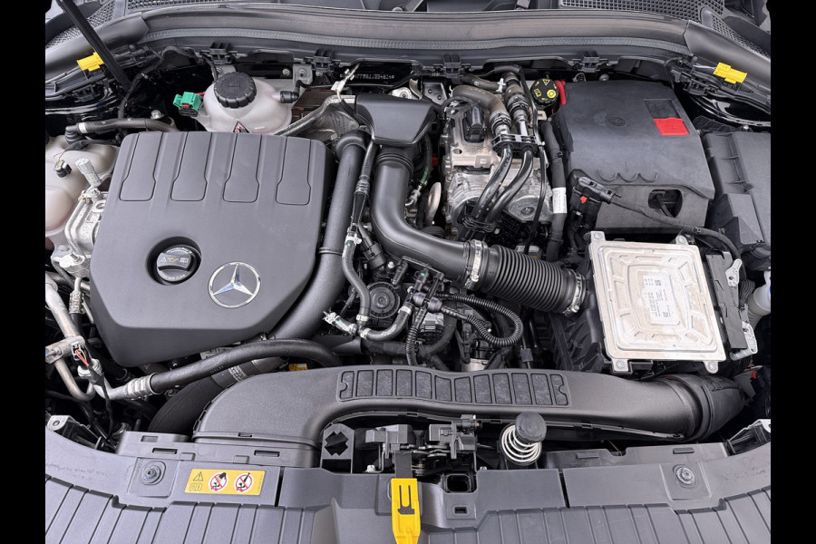 Mercedes-Benz GLA 250e AMG // Memory Stoelen // Distronic // Panoramadak // Rij Assistentiepakket // MultiBeam LED // Carplay // Nightpakket