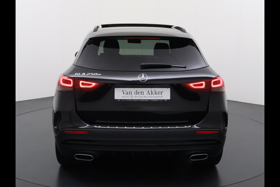 Mercedes-Benz GLA 250e AMG // Memory Stoelen // Distronic // Panoramadak // Rij Assistentiepakket // MultiBeam LED // Carplay // Nightpakket