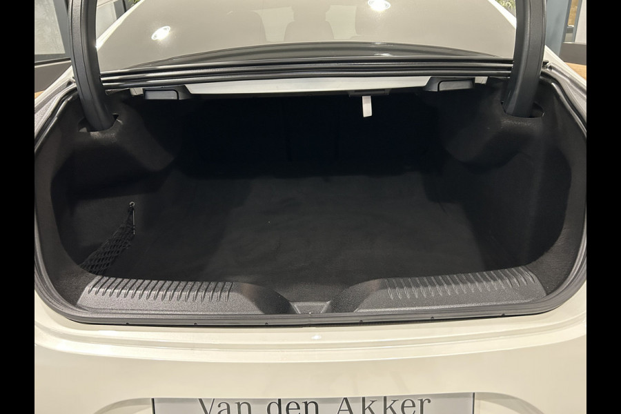 Mercedes-Benz CLS-Klasse 450 4Matic AMG // Burmester // 360 Camera // Sunroof // Trekhaak // 20 inch // Designo White // Distronic