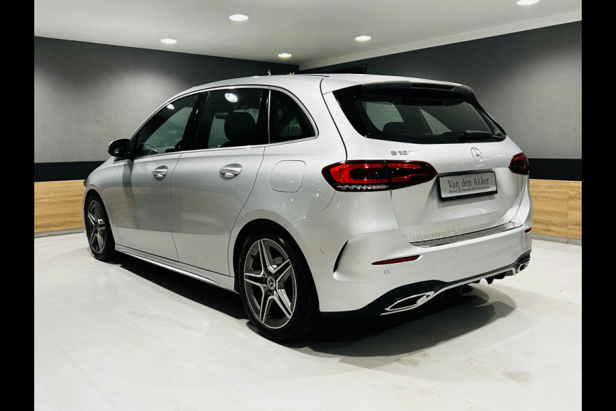 Mercedes-Benz B-Klasse 180 AMG // Trekhaak // Camera // Elek. Achterklep // Carplay // LED Koplampen // Navigatie