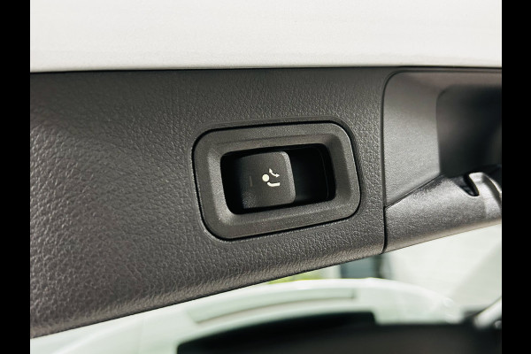 Mercedes-Benz B-Klasse 180 AMG // Trekhaak // Camera // Elek. Achterklep // Carplay // LED Koplampen // Navigatie