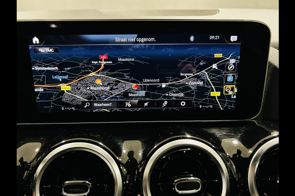 Mercedes-Benz B-Klasse 180 AMG // Trekhaak // Camera // Elek. Achterklep // Carplay // LED Koplampen // Navigatie