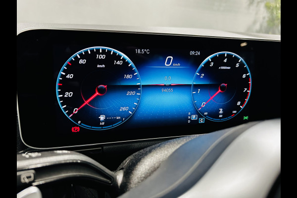 Mercedes-Benz B-Klasse 180 AMG // Trekhaak // Camera // Elek. Achterklep // Carplay // LED Koplampen // Navigatie
