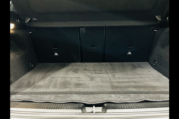 Mercedes-Benz B-Klasse 180 AMG // Trekhaak // Camera // Elek. Achterklep // Carplay // LED Koplampen // Navigatie