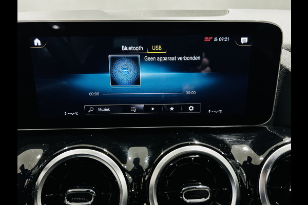 Mercedes-Benz B-Klasse 180 AMG // Trekhaak // Camera // Elek. Achterklep // Carplay // LED Koplampen // Navigatie